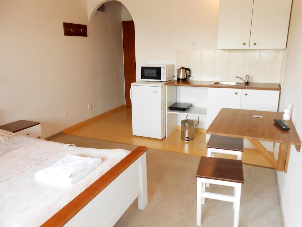 White Rabbit Hall Otel Poděbrady Oda fotoğraf