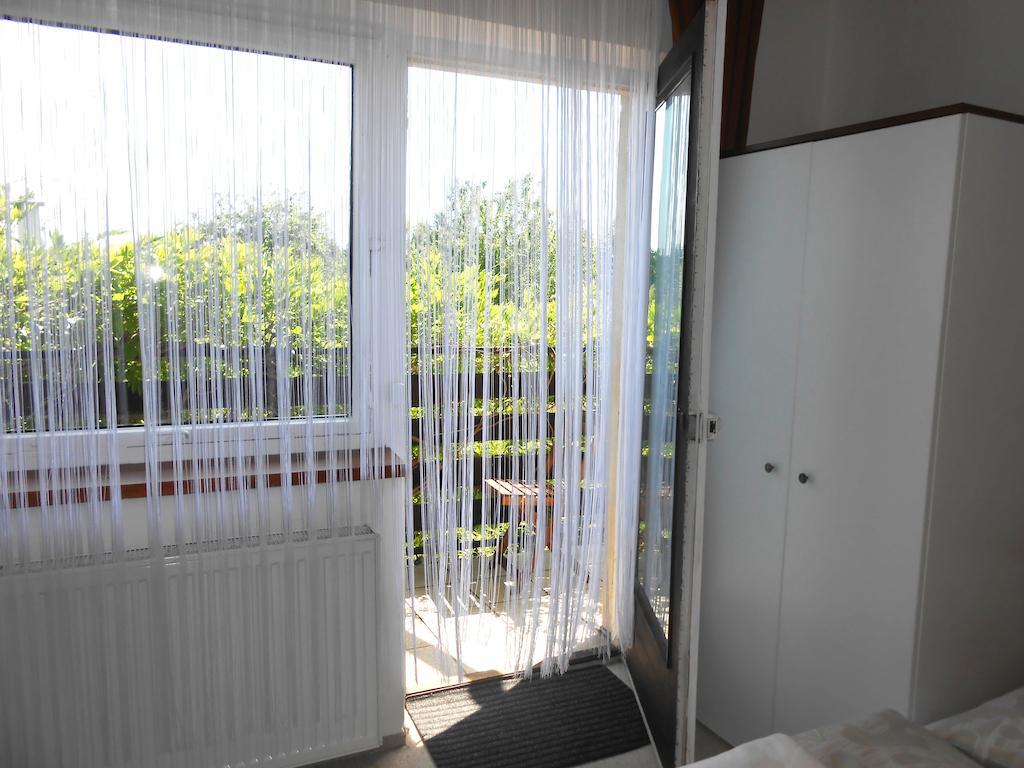 White Rabbit Hall Otel Poděbrady Oda fotoğraf