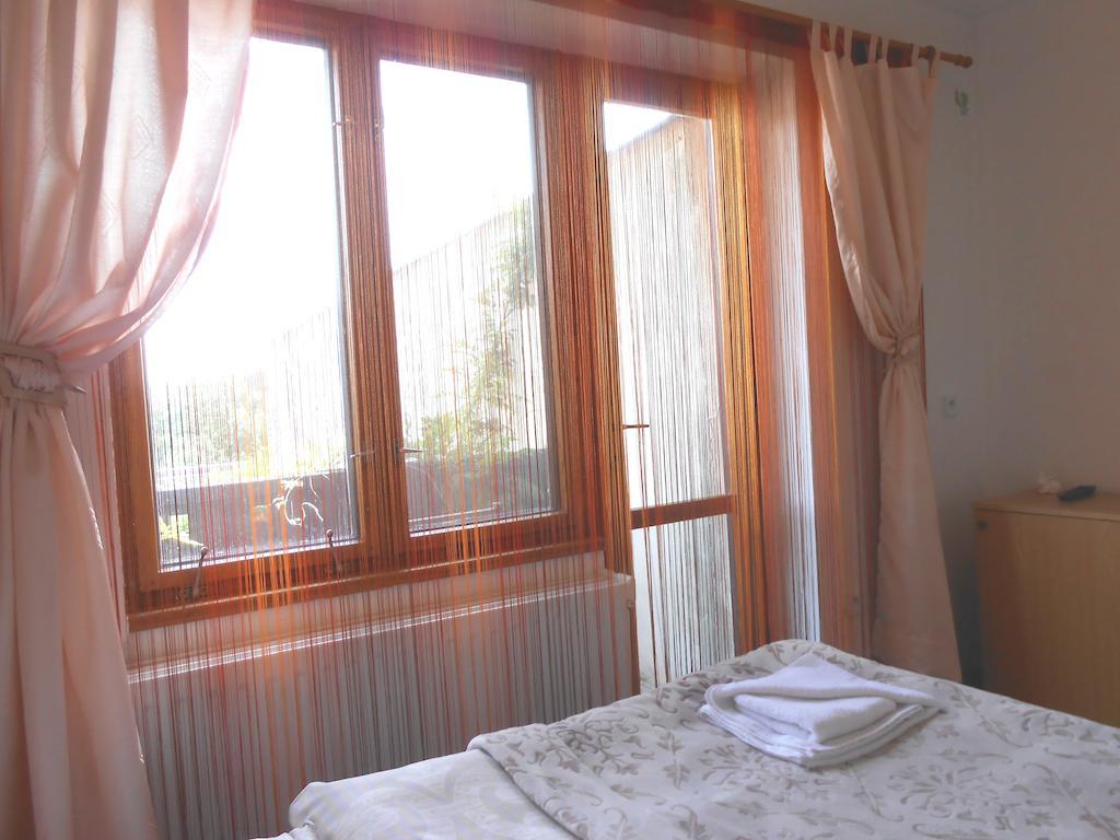 White Rabbit Hall Otel Poděbrady Oda fotoğraf