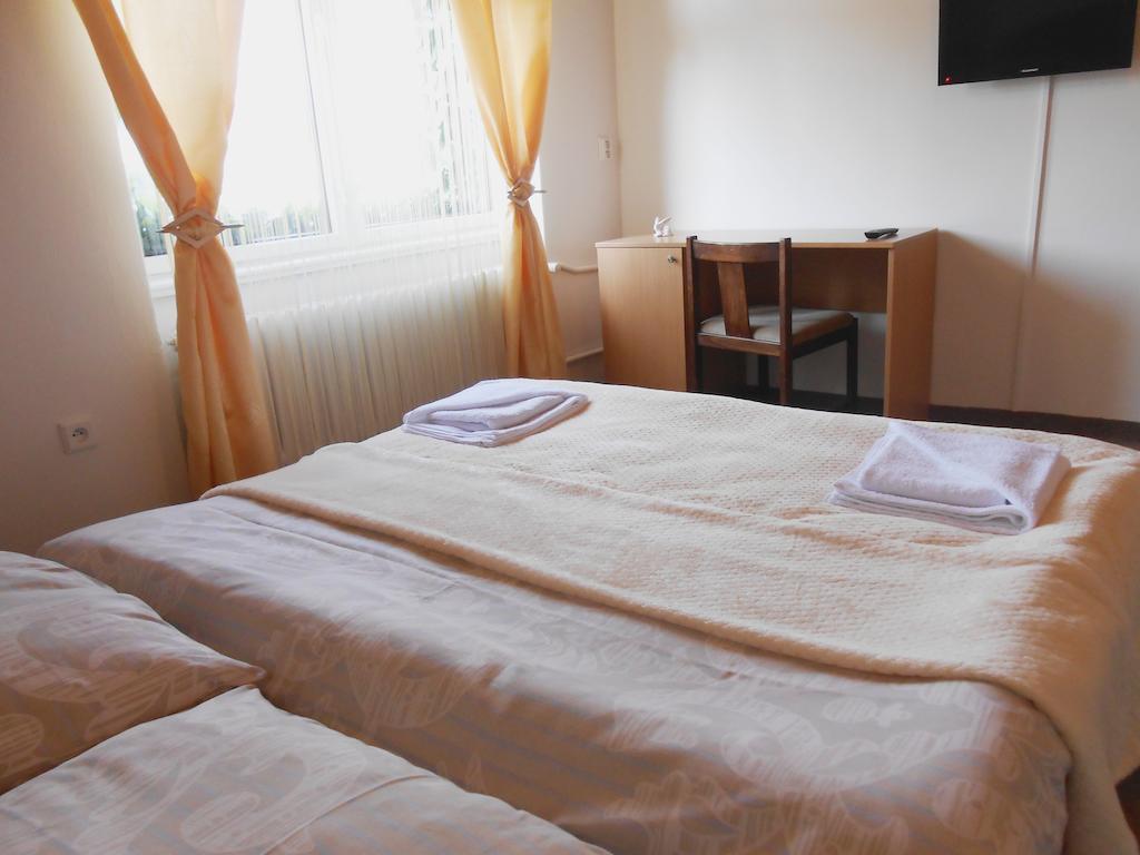 White Rabbit Hall Otel Poděbrady Oda fotoğraf