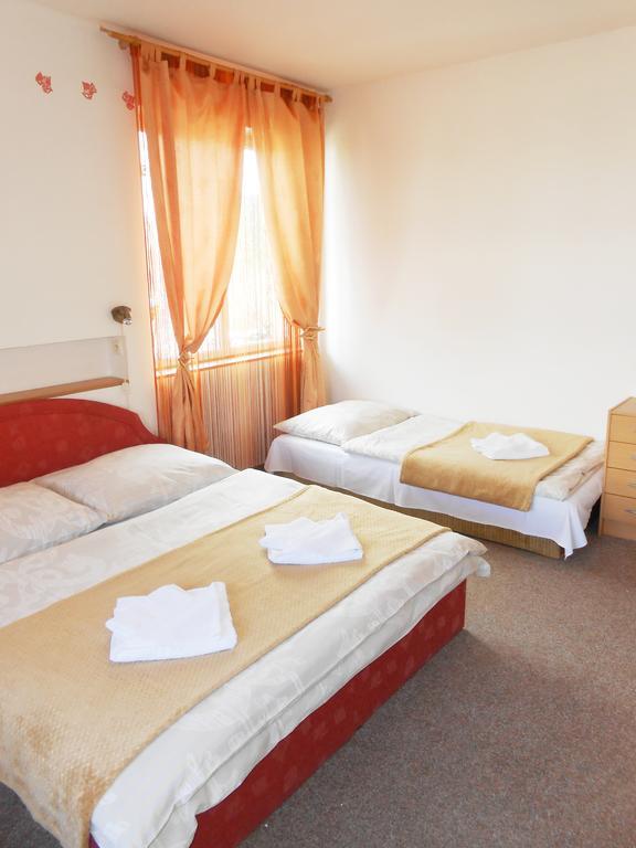 White Rabbit Hall Otel Poděbrady Dış mekan fotoğraf