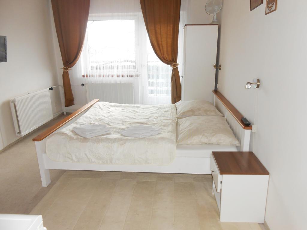 White Rabbit Hall Otel Poděbrady Oda fotoğraf