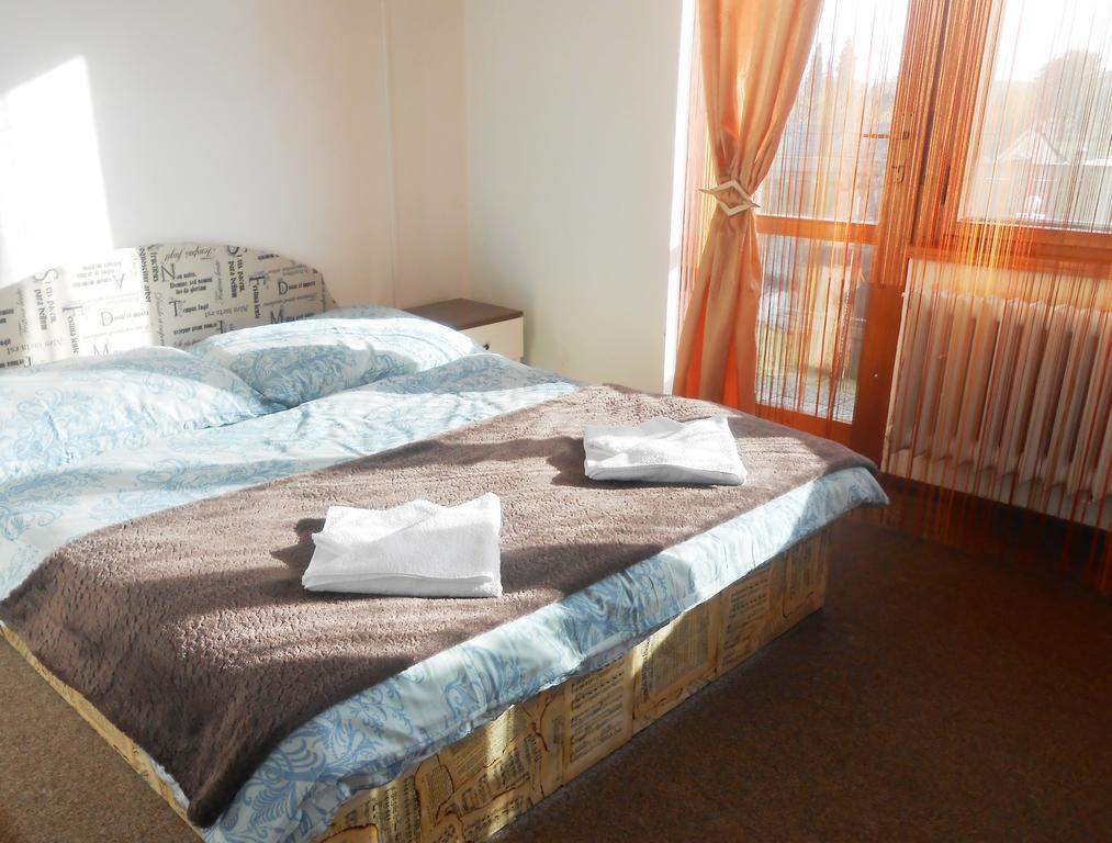 White Rabbit Hall Otel Poděbrady Oda fotoğraf