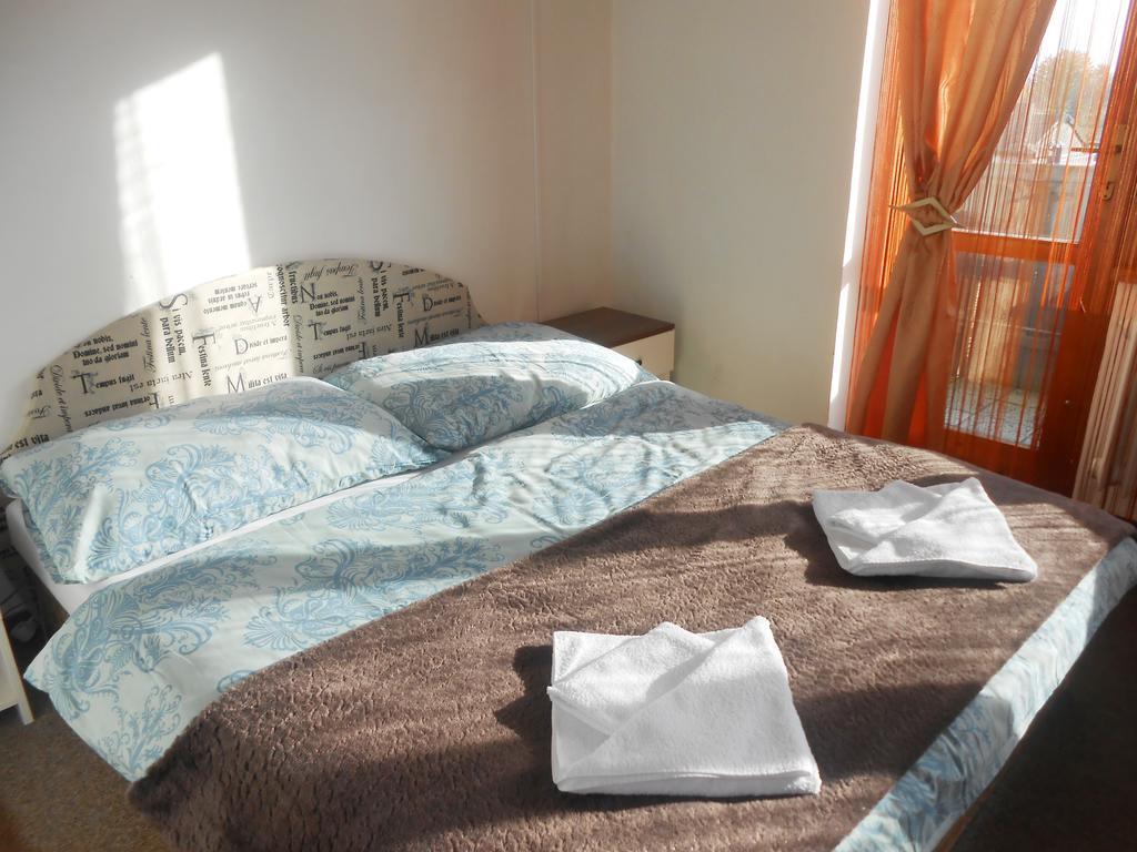 White Rabbit Hall Otel Poděbrady Oda fotoğraf