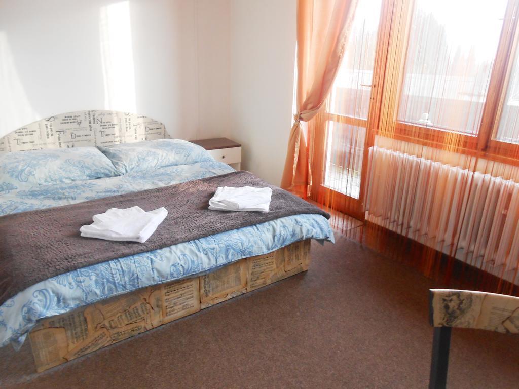 White Rabbit Hall Otel Poděbrady Oda fotoğraf
