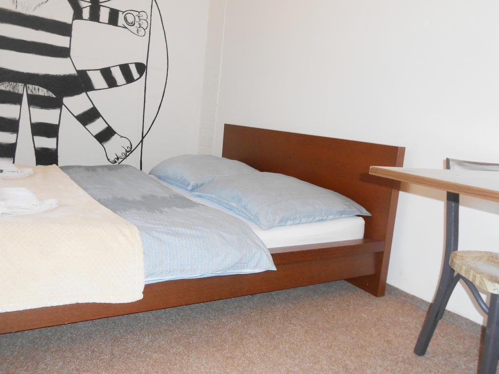 White Rabbit Hall Otel Poděbrady Oda fotoğraf